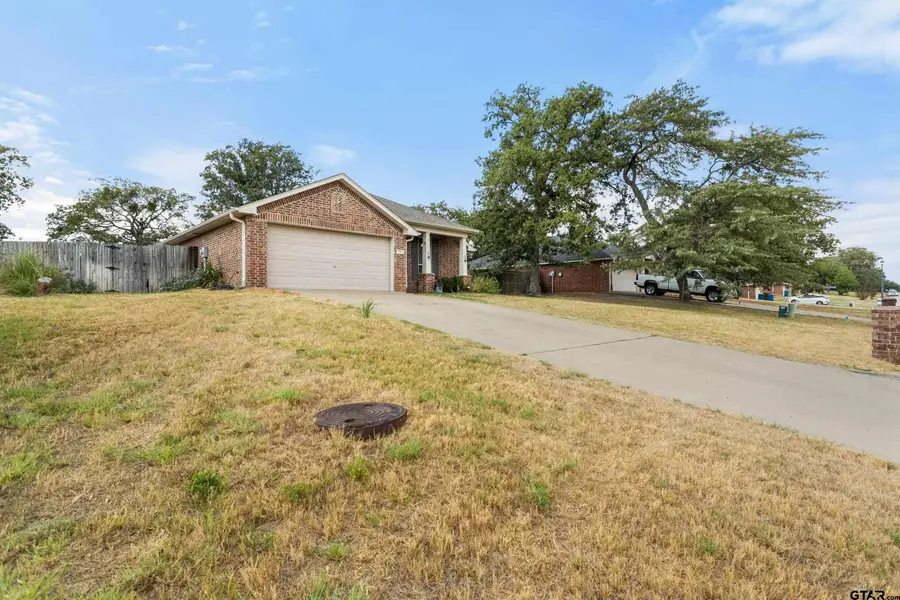 378 Molly Ln, Lindale, TX 75771 - #2
