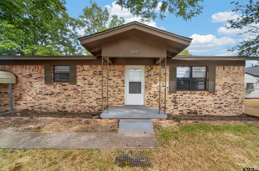 209 W South Street, Lindale, TX 75771 - #2