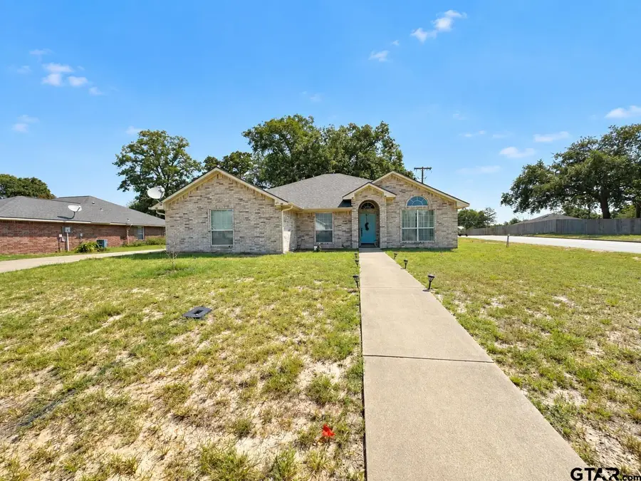 501 Noah Ln, Lindale, TX 75771 - #2