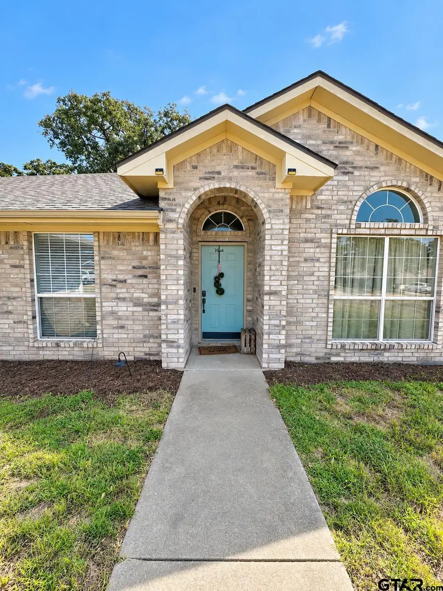 501 Noah Ln, Lindale, TX 75771 - #3