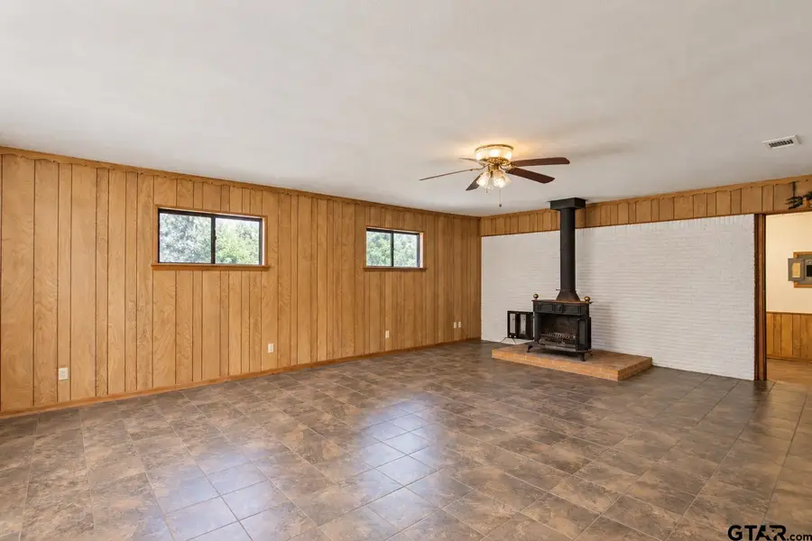 101 Leland Dr, Athens, TX 75751 - #2