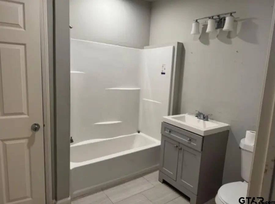 1437 W Cochran, Tyler, TX 75702 - #2