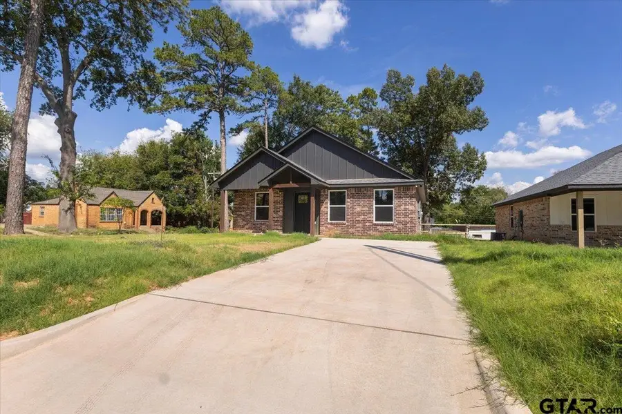 904 Nell Ave., Tyler, TX 75701 - #3