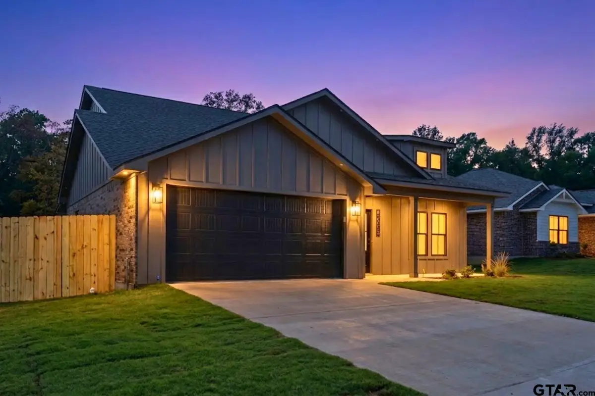 16410 Crossing Circle, Lindale, TX 75771 - #1