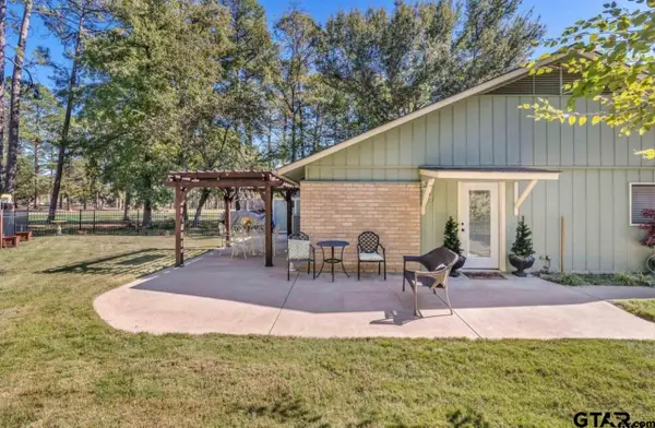 202 Pine Tree 3a, Holly Lake Ranch, TX 75765