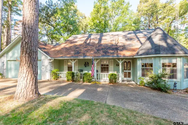 271 Greenbriar Trl, Holly Lake Ranch, TX 75765