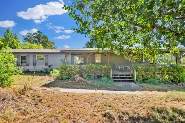 811 S Chandler St, Rusk, TX 75785