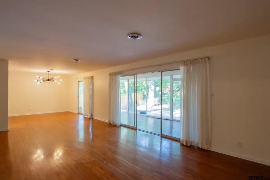 3215 Curtis Dr, Tyler, TX 75701 - #3