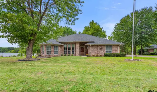 243 Spring Lake Dr, Mineola, TX 75773