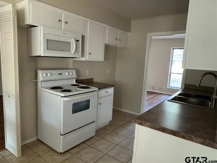 2632 Amy, Tyler, TX 75701 - #3