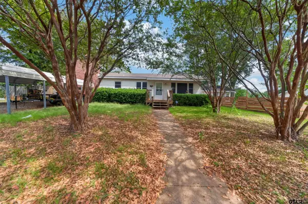 718 Love Avenue, Jacksonville, TX 75766