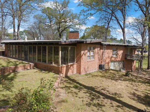 101 Bluebird St, Mt Pleasant, TX 75455