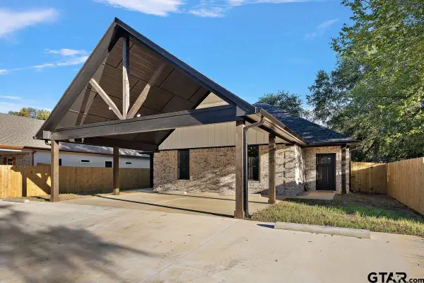 834 Devereaux St, Jacksonville, TX 75766