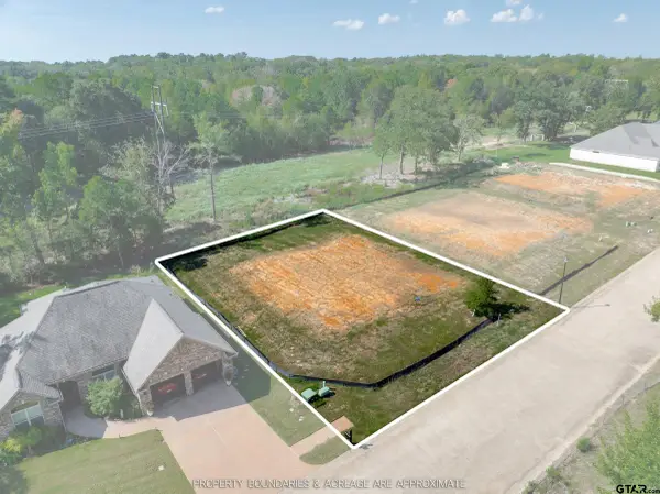 1604 Courtland Ln, Lindale, TX 75771
