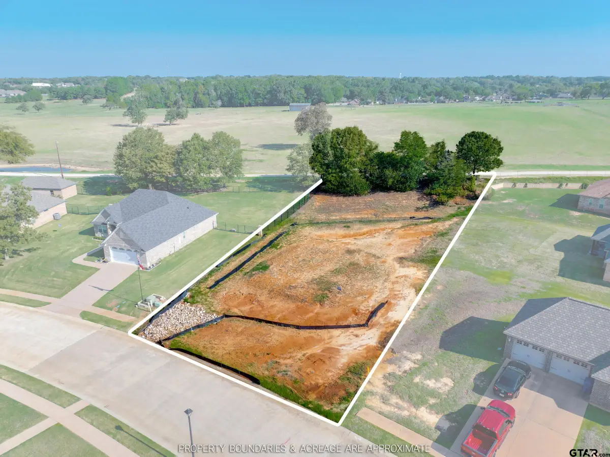 409 Corrigan Trails Blvd, Lindale, TX 75771 - #1