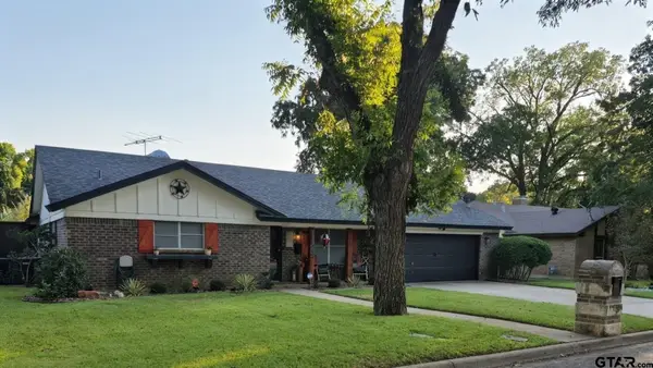 1129 Henson Dr, Hurst, TX 76058