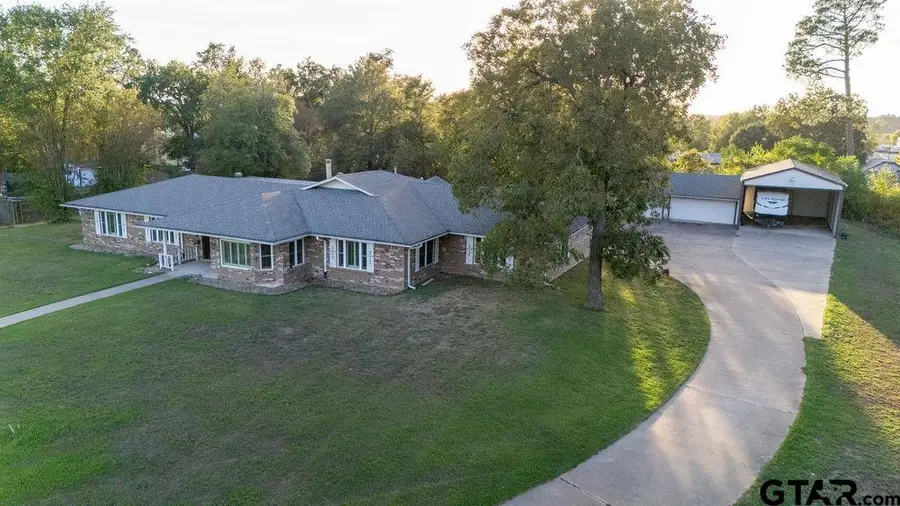 405 Moore St, Winnsboro, TX 75494 - #3