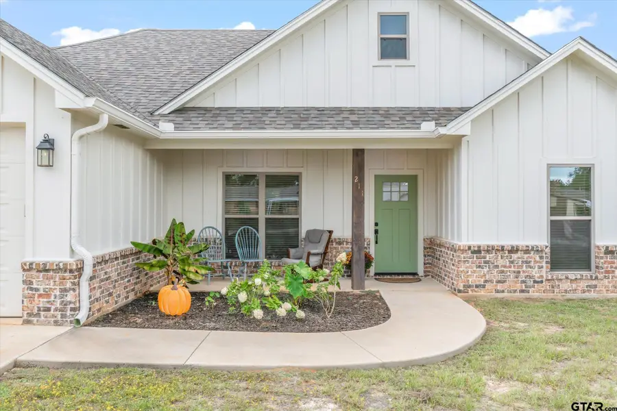 211 E Nevada St, Van, TX 75790 - #3