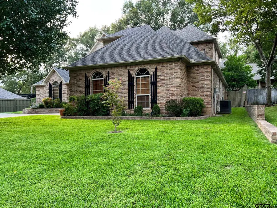 705 Kingswood Dr., Tyler, TX 75703 - #2