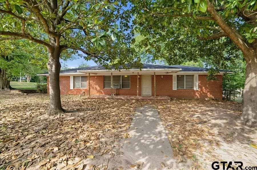 210 Church St, Winona, TX 75792 - #1