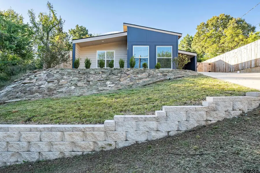 1736 W Jackson St, Tyler, TX 75701 - #2