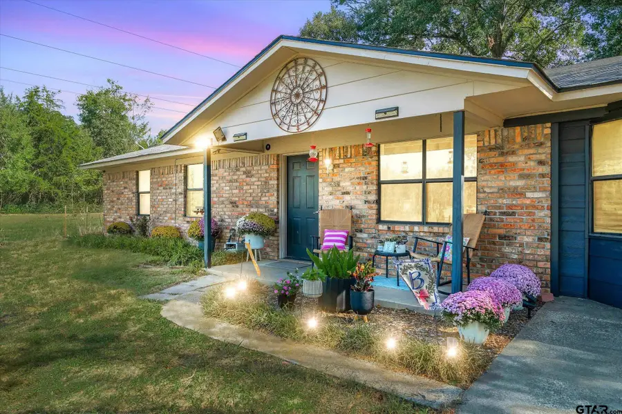 1500 N Oak Street, Grand Saline, TX 75140 - #2