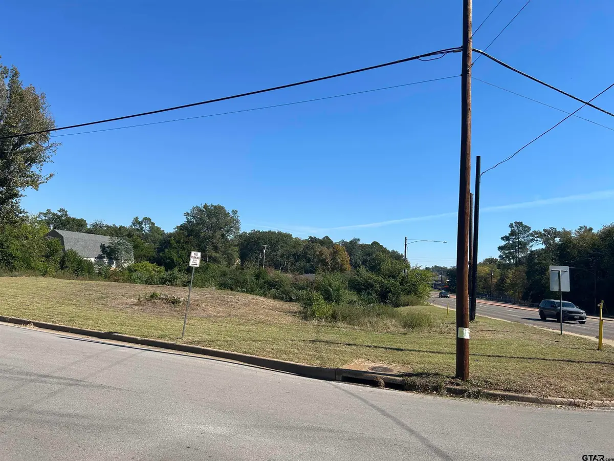 3720 Birdwell Dr, Tyler, TX 75701 - #1