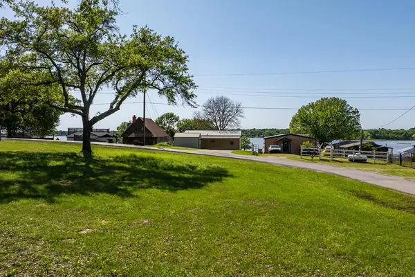 121 Mesa Dr, Gun Barrel City, TX 75156