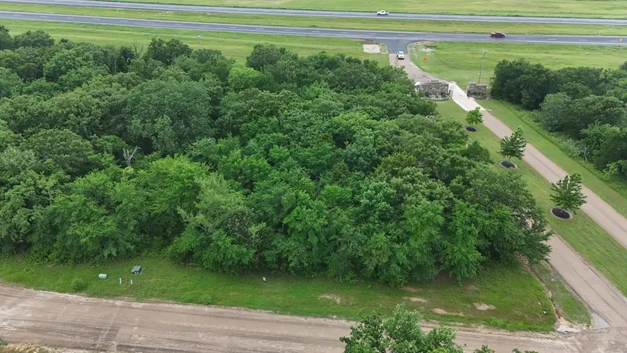 100 Oakridge Cir, Mabank, TX 75147 - Image #3