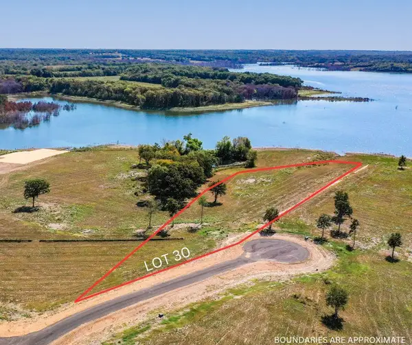 571 Lakewood Ln, Honey Grove, TX 75446