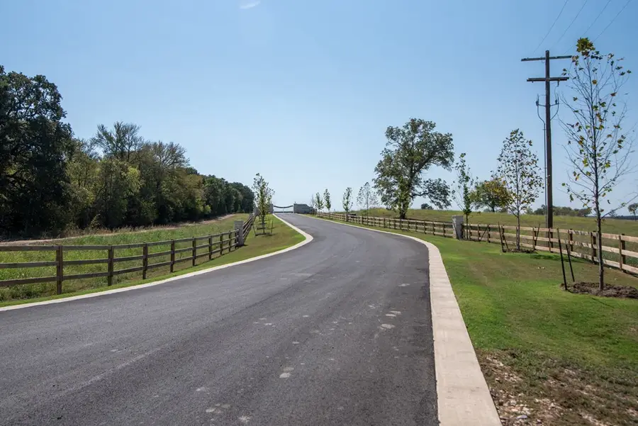 571 Lakewood Ln, Honey Grove, TX 75446 - Image #3