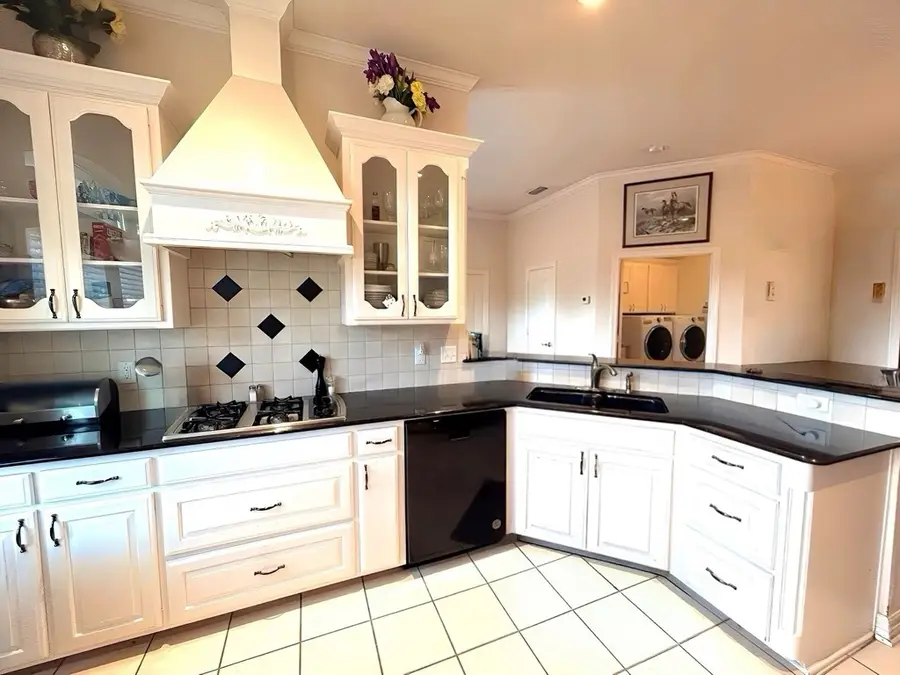 906 Van Winkle Cir, Athens, TX 75751 - Image #3