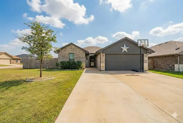 107 Willowbend Lp, Mabank, TX 75147