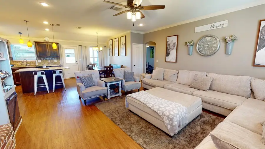404 Hyde Park Dr, Chandler, TX 75758 - #2