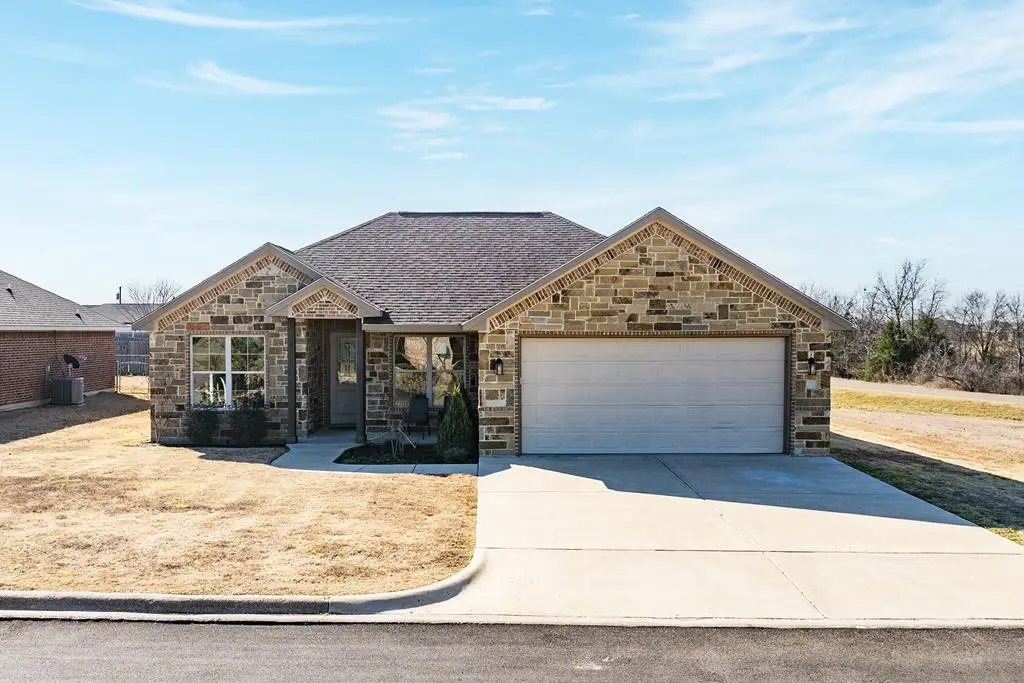 417 W Andrew Dr, Mabank, TX 75147 - #1