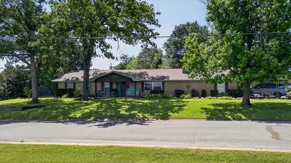 201 Colonial Cir, Athens (Area), TX 75751