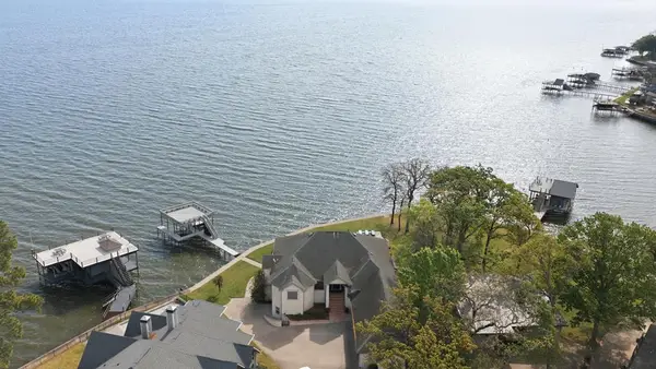 1617 Maple Dr, Tool, TX 75143