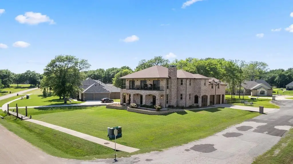 208 Cape Shore Dr, Mabank, TX 75156 - #1