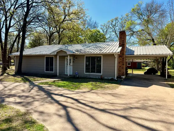 124 Golden Oaks Dr, Mabank, TX 75156