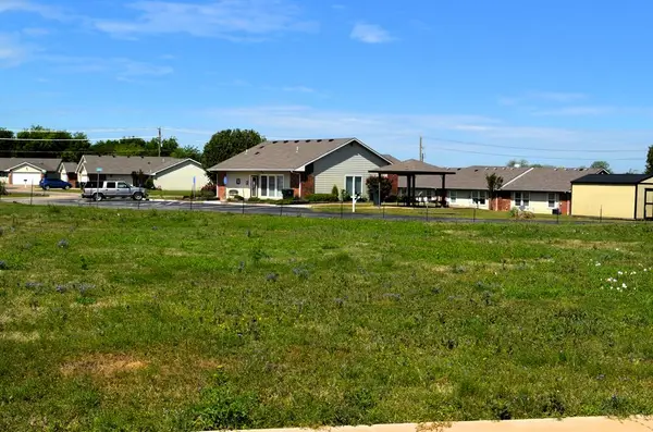 324 Preston Rd, Mabank, TX 75147