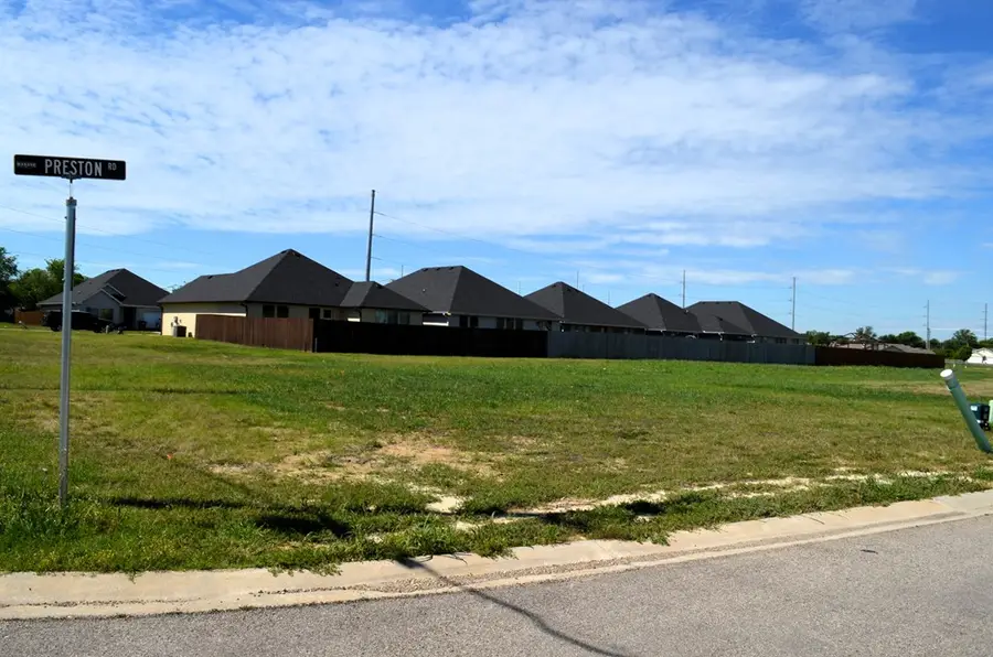 303 Preston Rd, Mabank, TX 75147 - #2