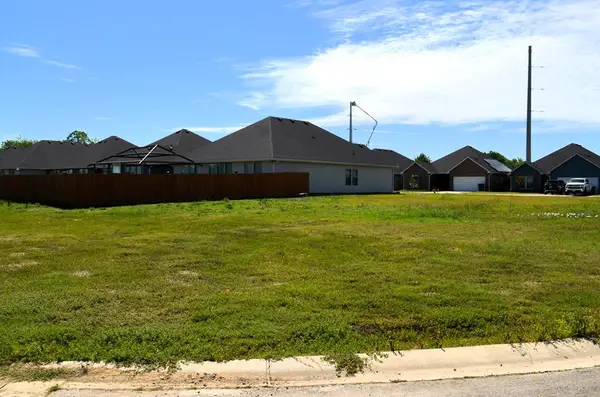 321 Preston Rd, Mabank, TX 75147