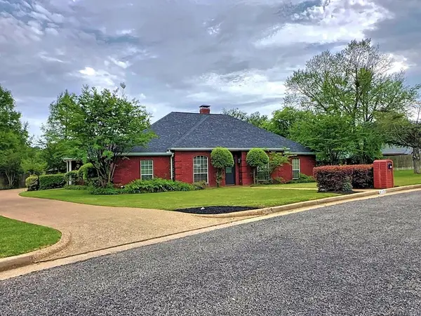 912 Van Winkle Cir, Athens, TX 75751