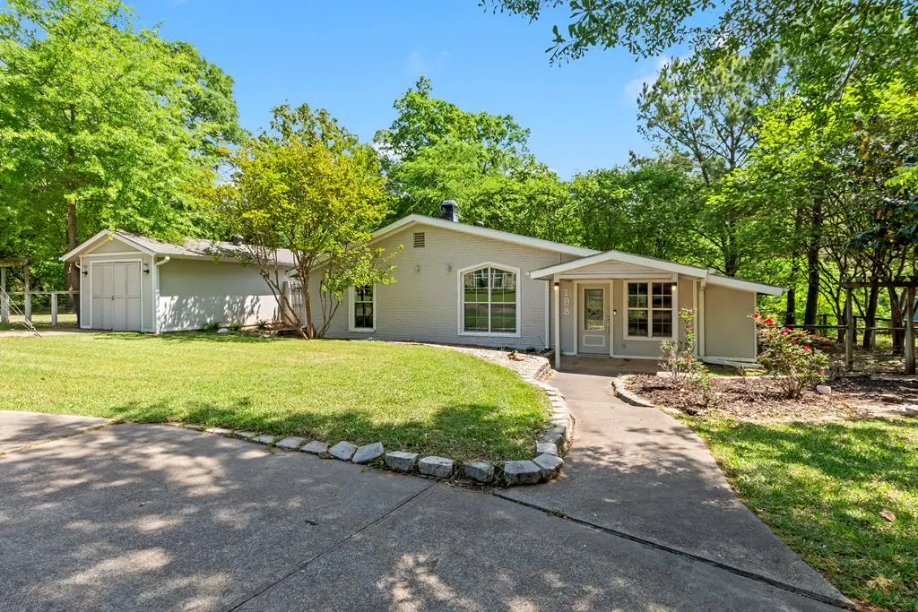 198 Lake Dr, Enchanted Oaks, TX 75156 - #1