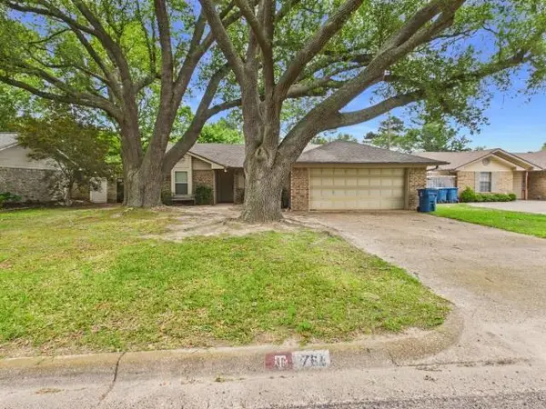 784 Southwood Dr, Athens, TX 75751