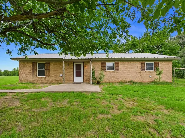 29118 St Hwy 19 N, Athens, TX 75755