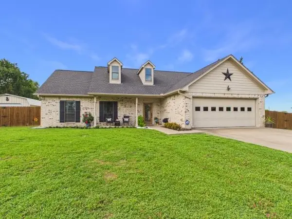 6080 Sunrise Ct, Athens, TX 75752