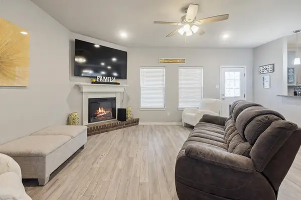 591 E Eubank St, Mabank, TX 75147