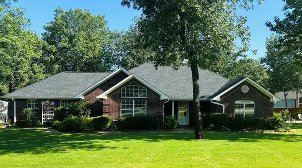 1235 Oak Tree Dr, Athens, TX 75751
