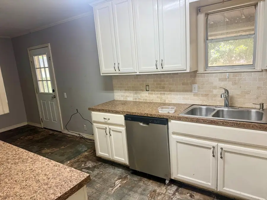 709 Ruth St, Athens, TX 75751 - #3